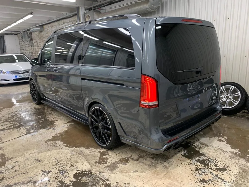 Brabus V-Class tagantvaade mustade velgedega