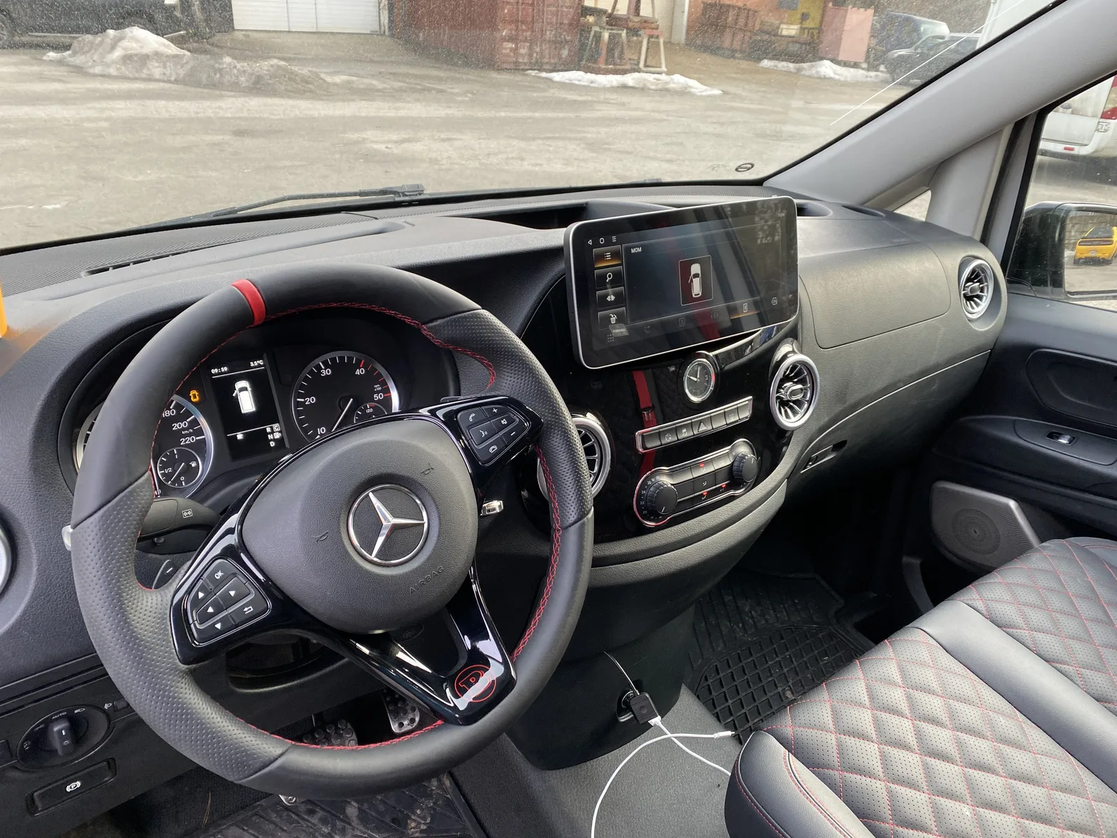 Brabus V-Class armatuurlaud sportliku rooliga